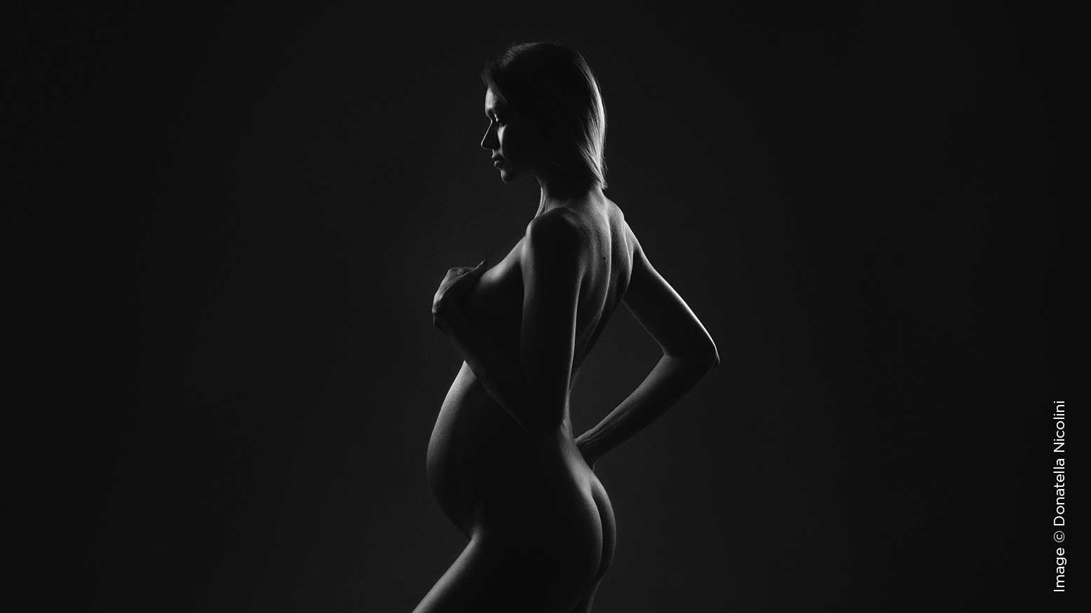 Read more about the article Black & White Maternity
