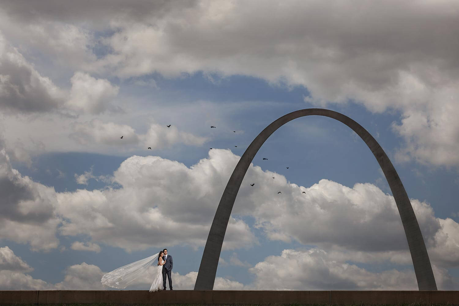 Scene 4: Bride & groom in front of the St. Louis Arch with the Canon R5 and Sal Cincotta