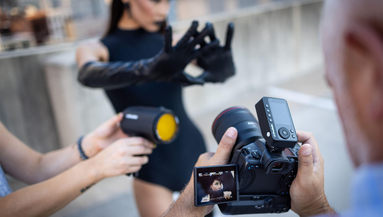 Read more about the article Rooftop Fashion Shoot // Profoto A2 Light + Clic Accessories