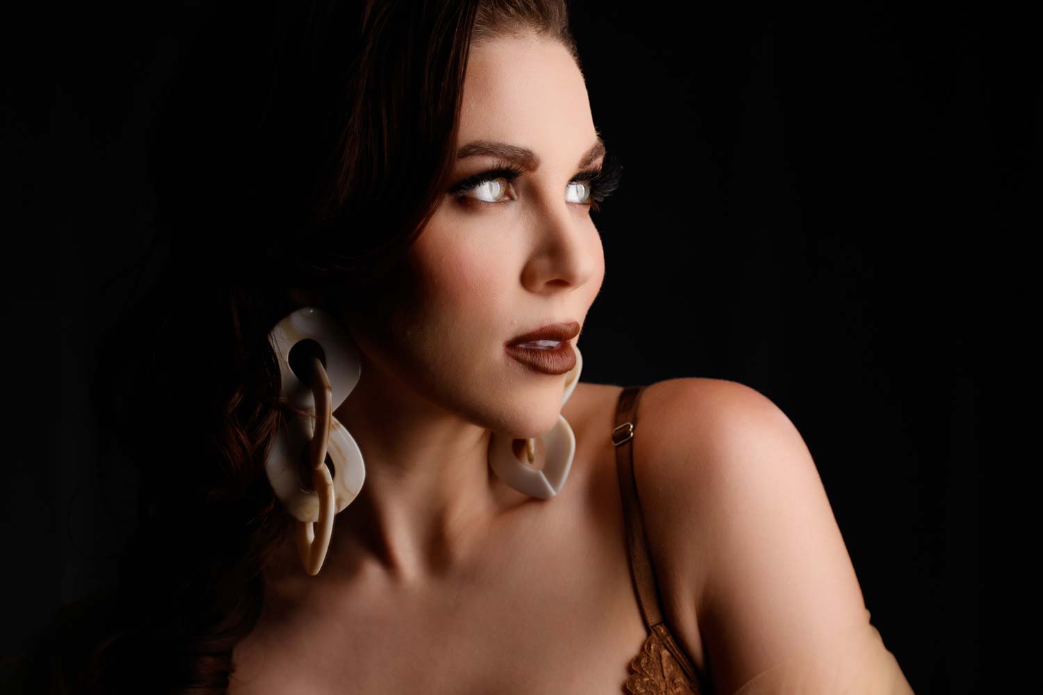 CORRECTIVE LIGHTING FOR BOUDOIR PHOTOGRAPHY