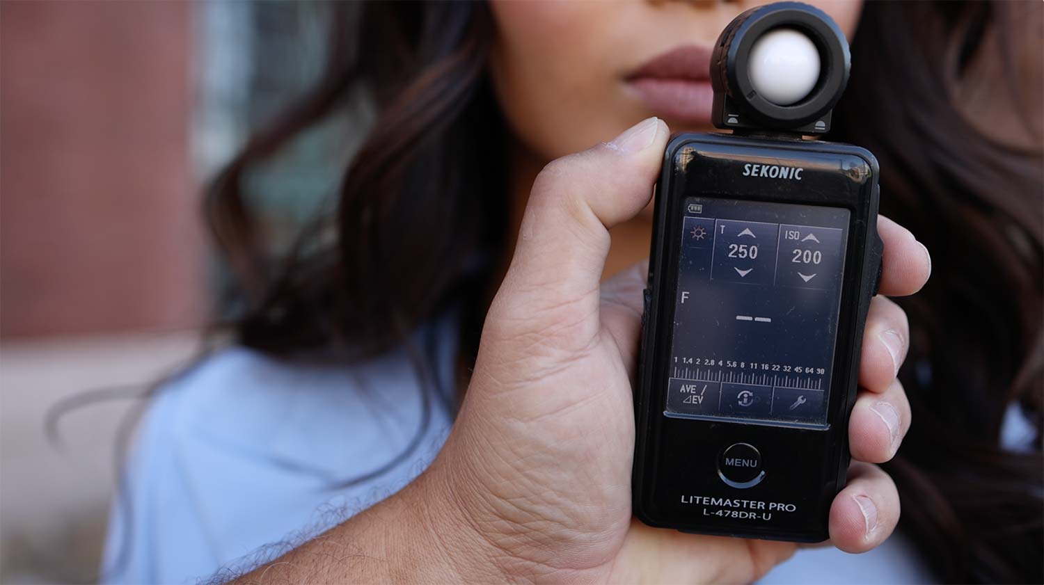 how to use a light meter for outdoor portraits 9